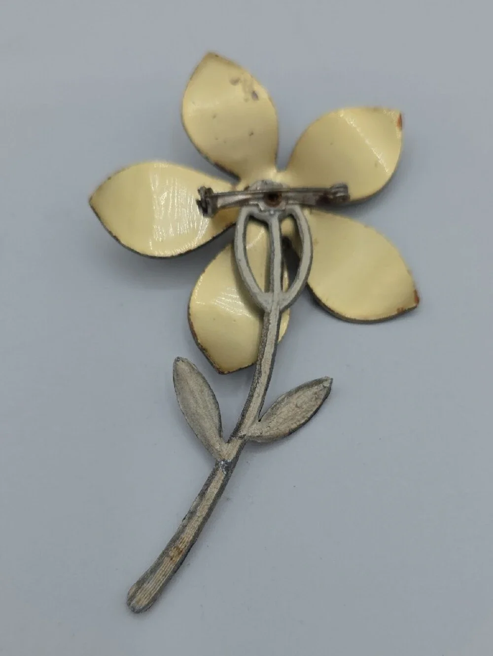 Black and Gold Enamel Flower Brooch Pin - Elegant Floral Accessory Vintage